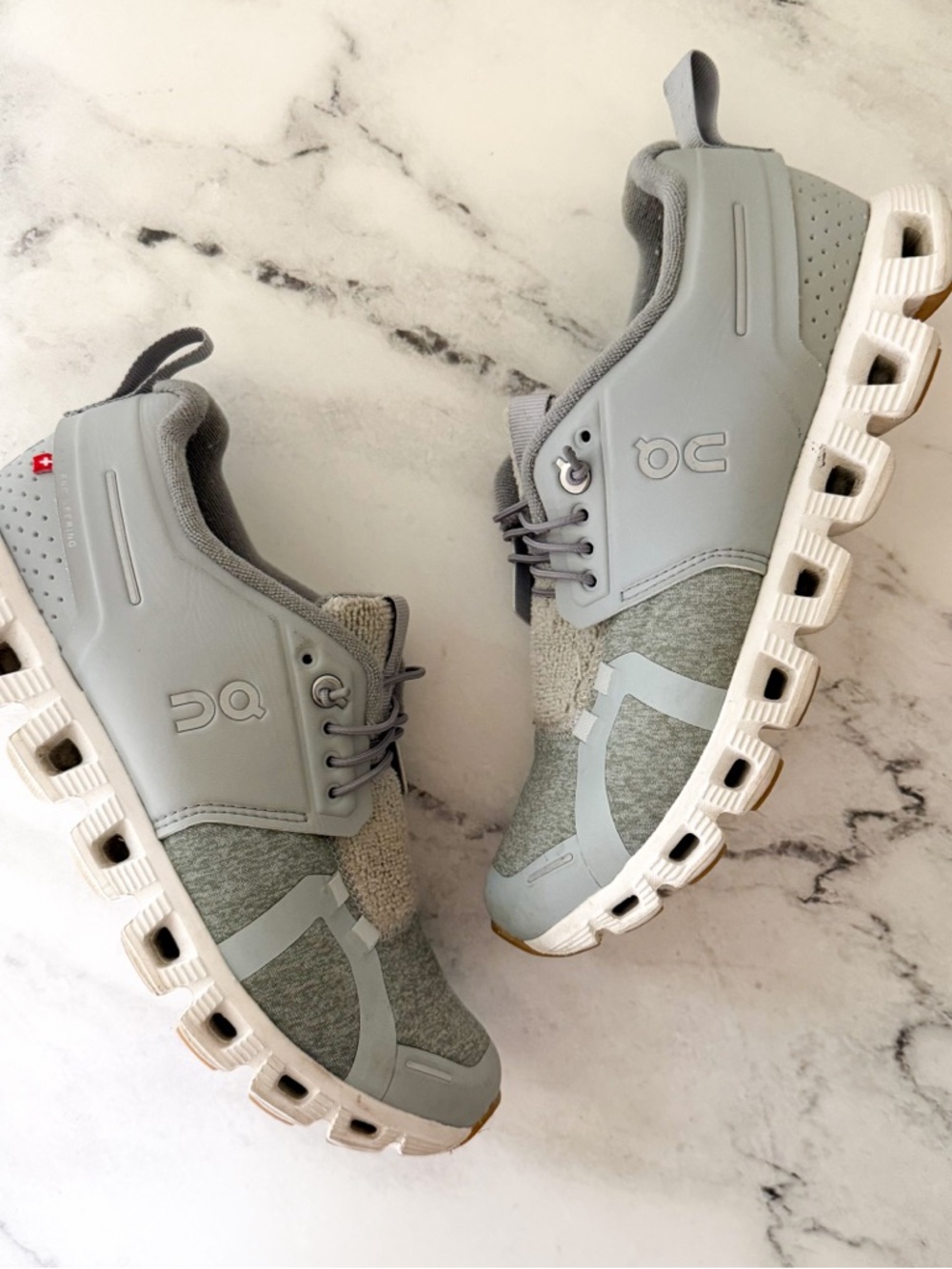 On Cloud Women’s Cloud 5 Sneakers in Terry/Glacier White - Picture 3 of 14